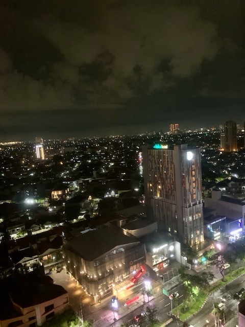 Pemandangan lampu kota Surabaya malam hari dari Hotel Vasa