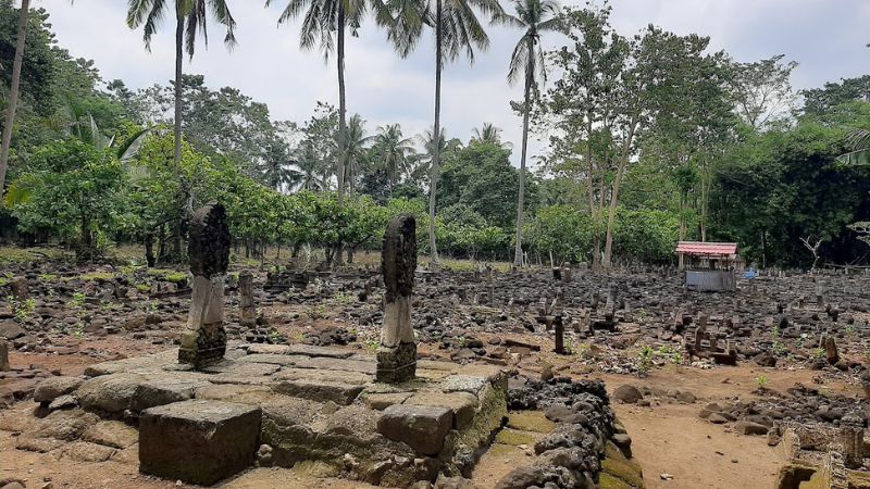 Detail Nisan Kuno Khas Bugis di Makam Jera Pattojo Soppeng Tua