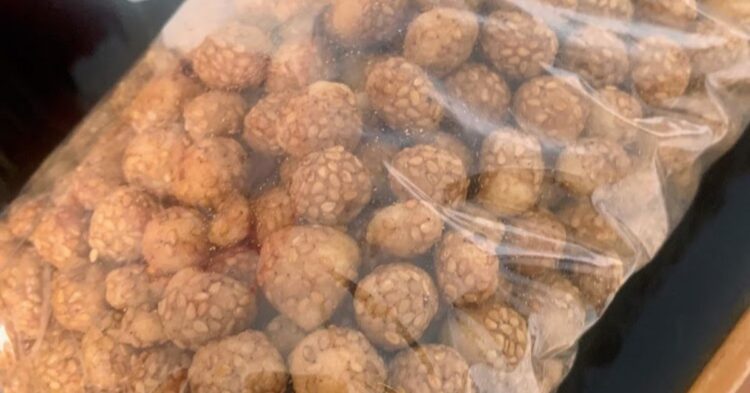 Kue Kacipo camilan wijen tradisional khas Soppeng Sulawesi Selatan