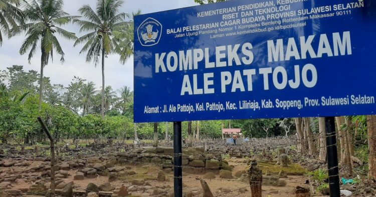 Pemandangan Luar Kompleks Makam Kuno Jera Ale Pattojo Soppeng