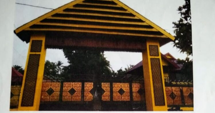 Pagar Saoraja Pattojo dengan motif Gonci Sikoi khas Luwu