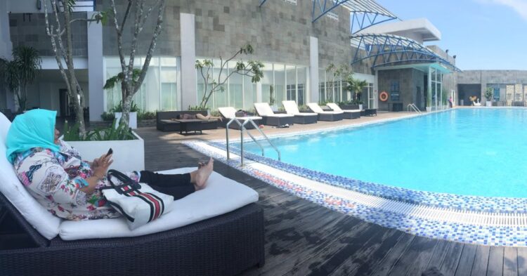 Pengalaman mencari hotel melalui Google Maps dan Google Search dibanding website resmi hotel