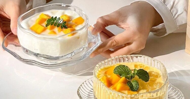 Peralatan dapur sederhana untuk membuat kolak sukun gula merah tradisional