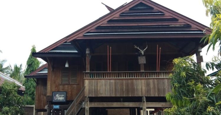 Rumah panggung suku bugis soppeng